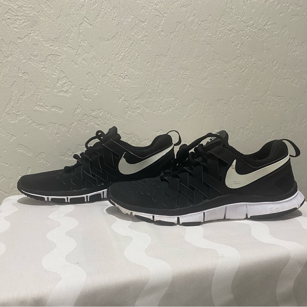Nike Free Trainer Black and White Athletic Shoes
Size 8 - Picture 8 of 9